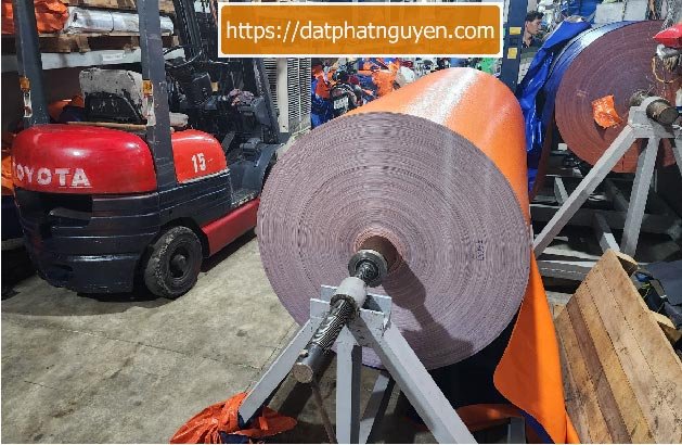 Bạt được đưa vào gia công